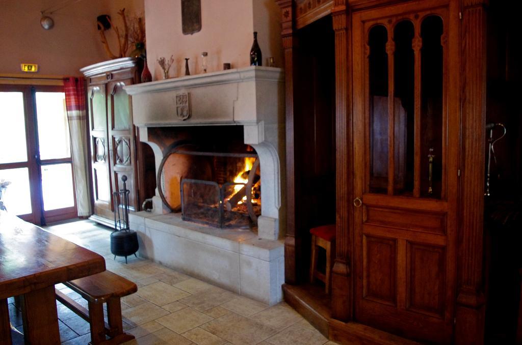 Auberge Les Tables Du Ban Saint-Pierre-la-Palud エクステリア 写真